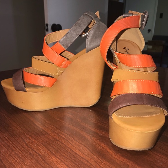 Qupid Shoes - Orange tan and brown strappy wedges size 7 1/2